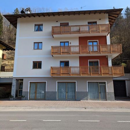 Appartamenti Pedrini Comano Terme Exterior foto