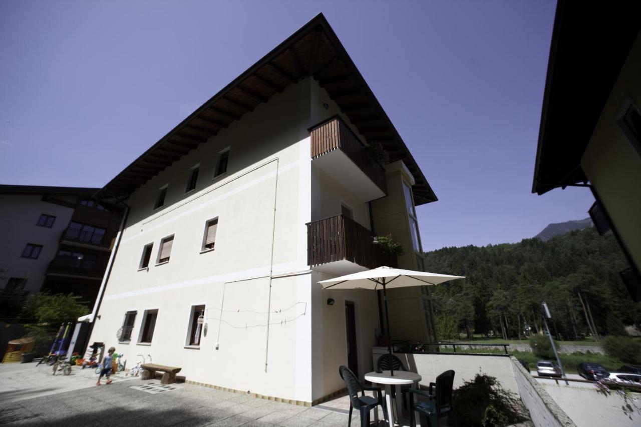Appartamenti Pedrini Comano Terme Exterior foto